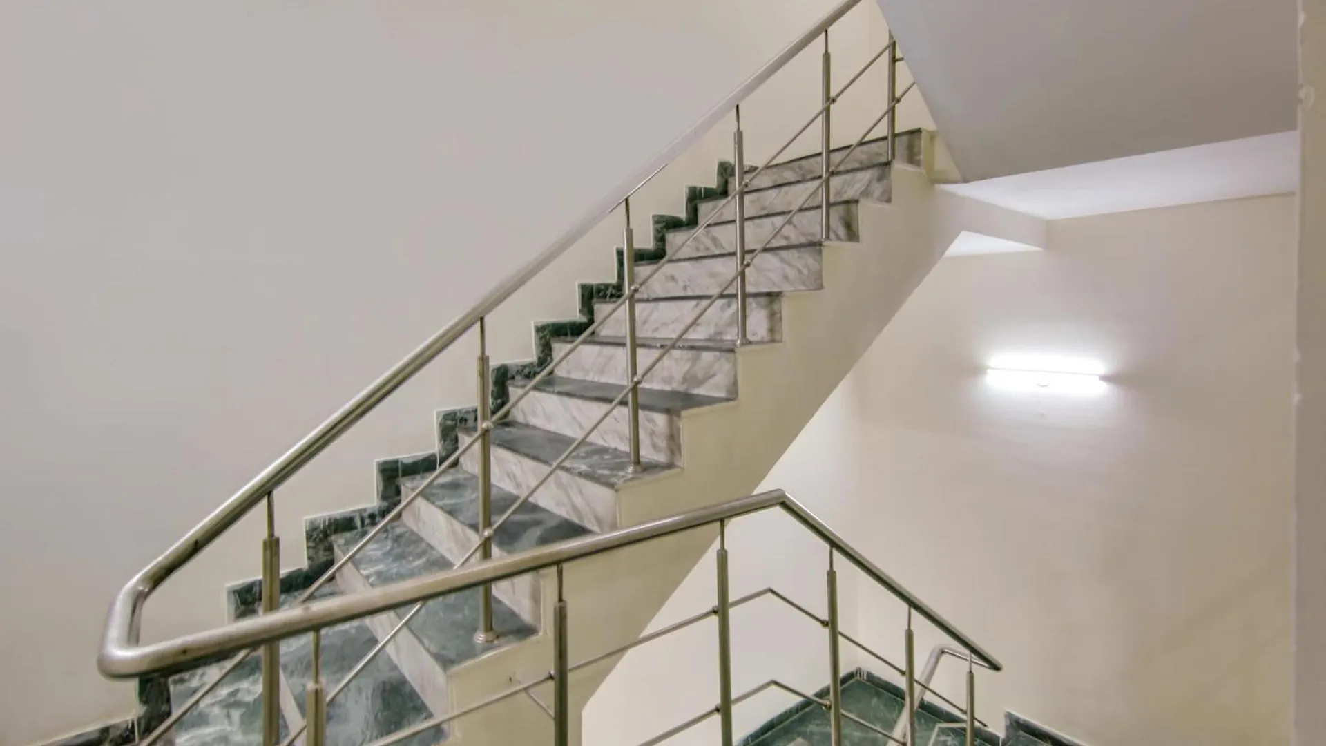 Hotel O Dream View Near Omaxe Celebration Mall Gurgaon 4*,